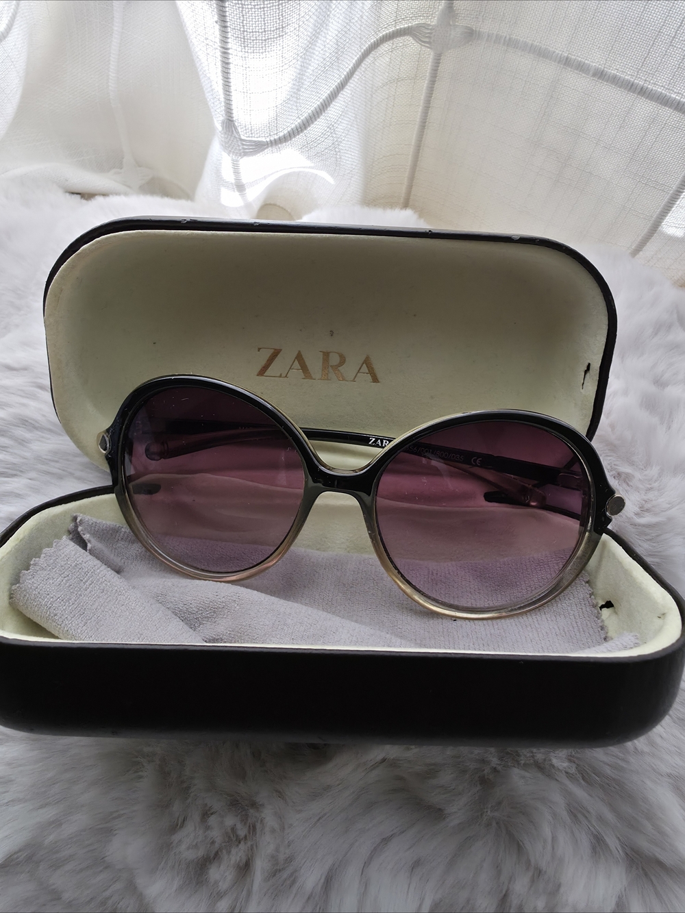ZARA Round Sunglasses with Purple Gradient Lenses and Black-to-Gold Frame